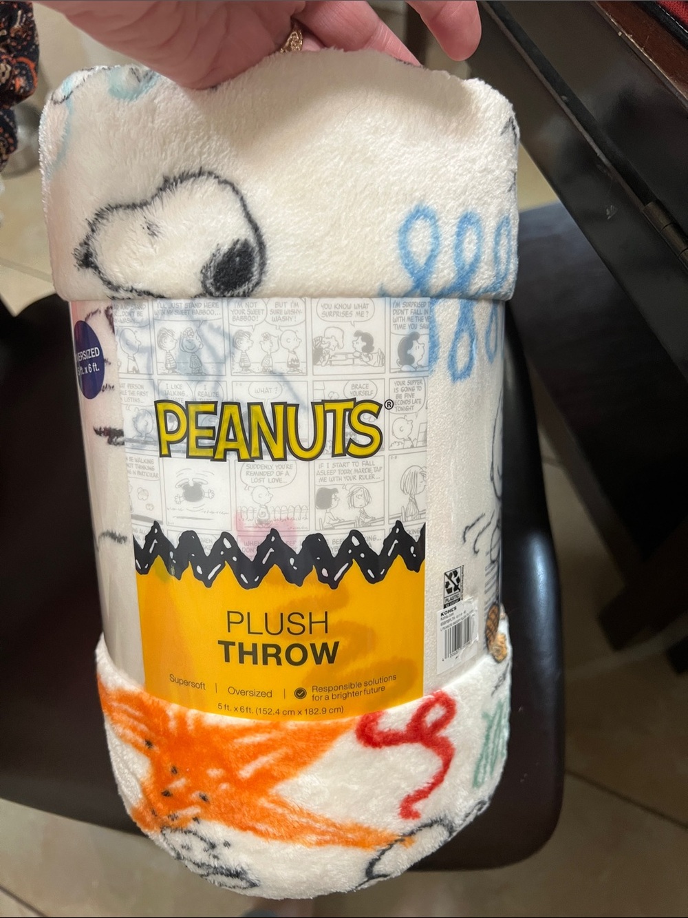 NEW PEANUTS OVERSIZED BLANKET